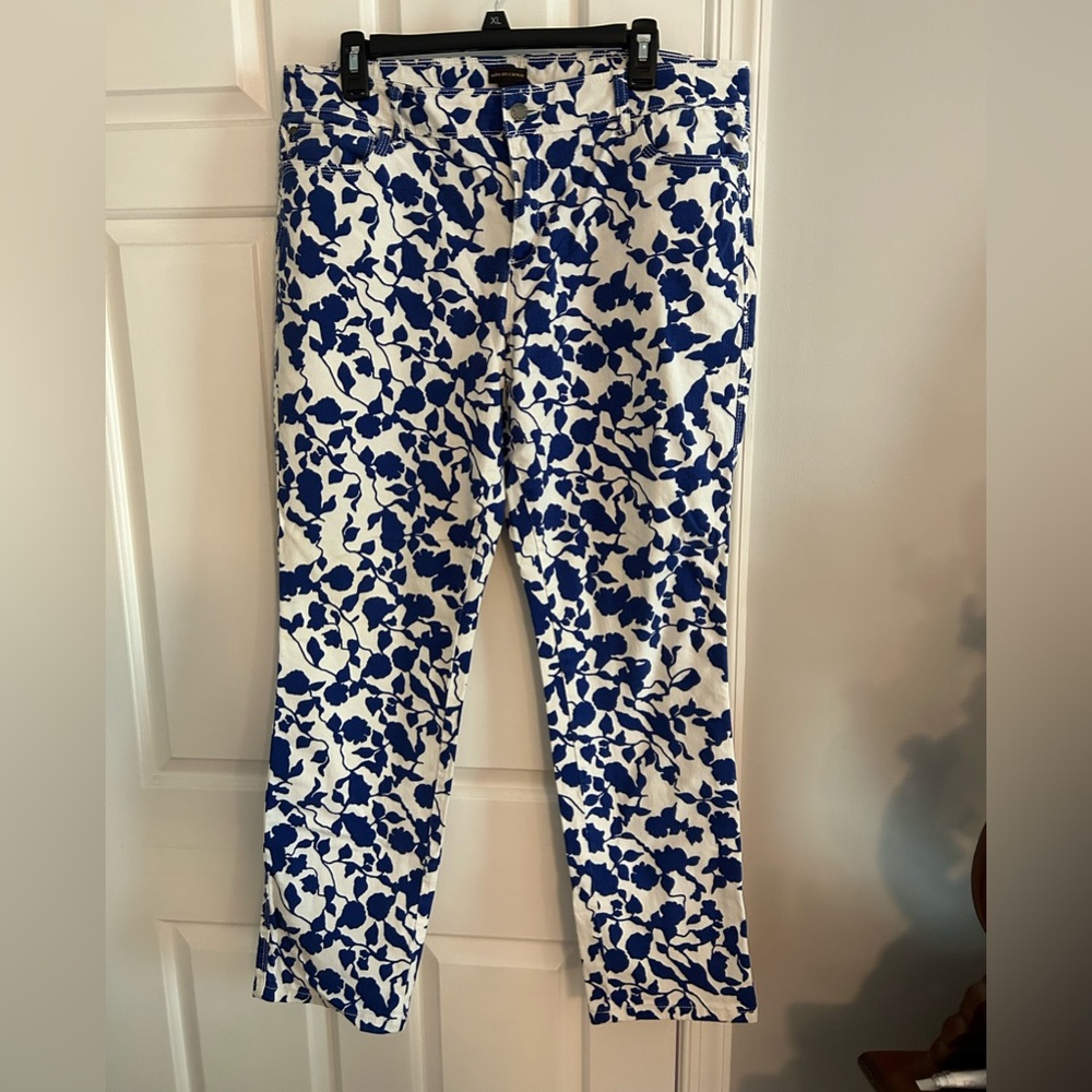 Women’s Sz 14 Dana Buchman Denim Blue and White pants